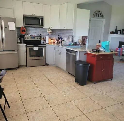Beautiful 3 Bedroom 4 Minutes From The Holiday home Pensacola
