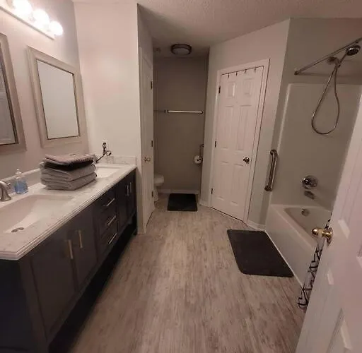 Beautiful 3 Bedroom 4 Minutes From The * Pensacola