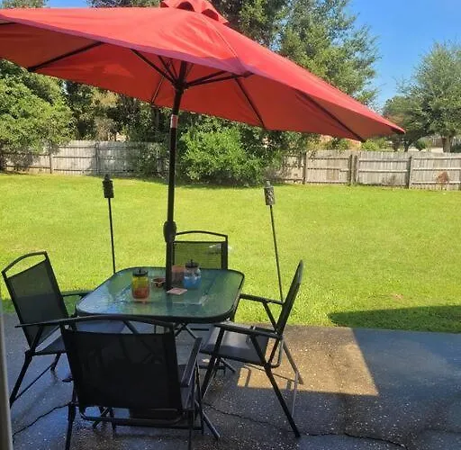 Beautiful 3 Bedroom 4 Minutes From The Holiday home Pensacola