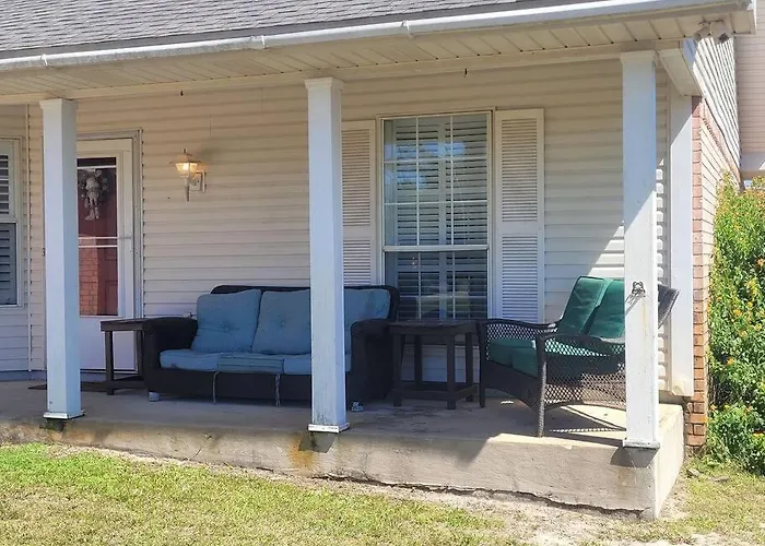 Beautiful 3 Bedroom 4 Minutes From The Holiday home *