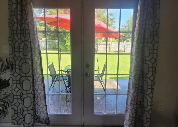 Beautiful 3 Bedroom 4 Minutes From The Holiday home Pensacola
