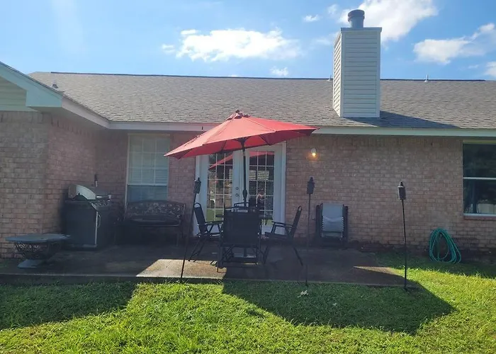 Holiday home Beautiful 3 Bedroom 4 Minutes From The *