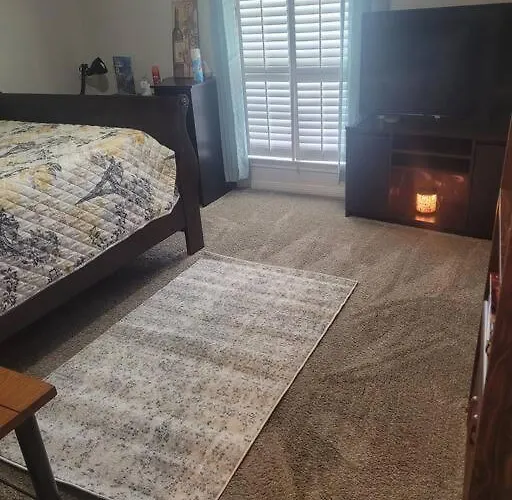 Beautiful 3 Bedroom 4 Minutes From The *